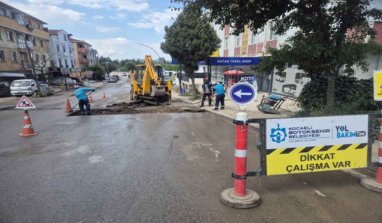 Büyükşehir’in Yol Bakım Timi 7/24 sahada