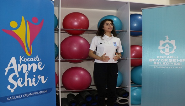 Büyükşehir pandemide spor salonlarını evlere taşıdı