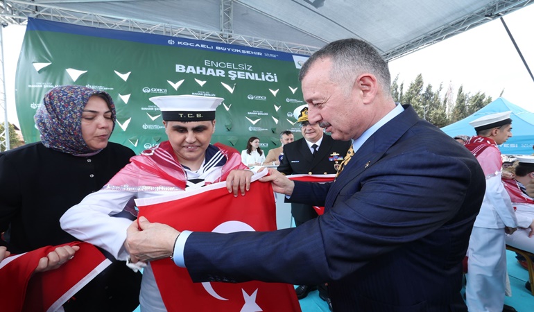 Çakı gibi asker oldular!