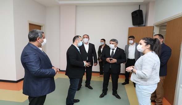 Çakmak ve Şayir, yapımı biten anaokulunu inceledi