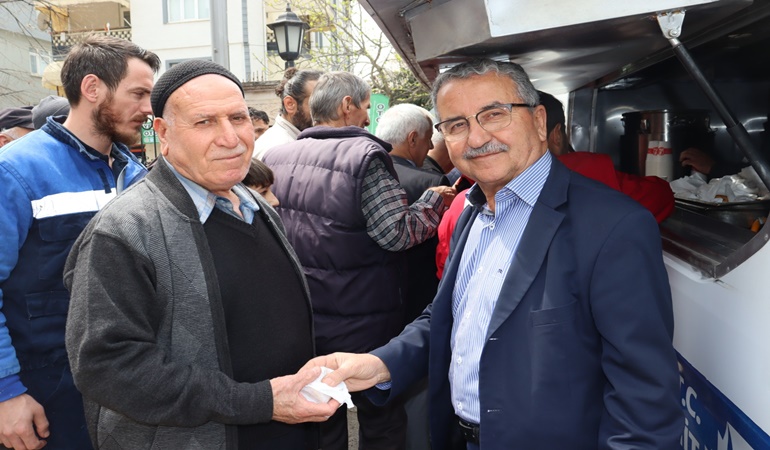 Cami cemaatine çorba ve kek ikram edildi