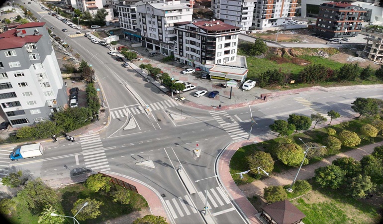 Çayırova Bahriye Üçok Caddesi’nde elektrik hatları yer altına alındı