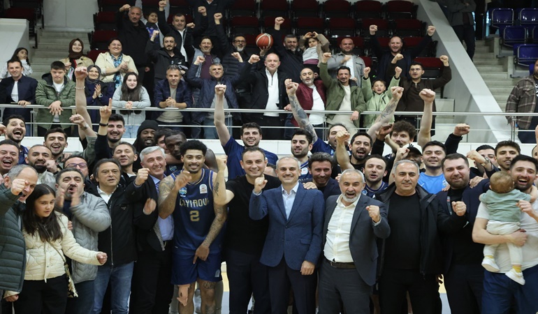 Çayırova, basketbolda şampiyon oldu
