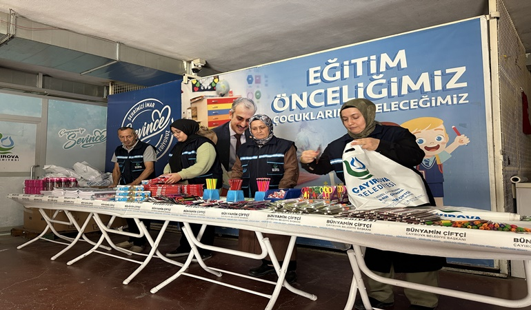 Çayırova Belediyesi’nden öğrencilere kırtasiye desteği
