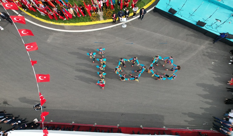 Çayırova’da 100 koreografisi büyük alkış aldı