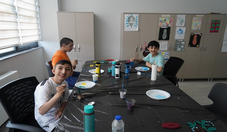 Çayırova’da Engelliler Merkezi, hayatlara dokunmaya devam ediyor