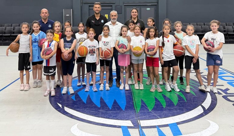 Çayırova’da geleceğin basketbolcuları hünerlerini sergiledi