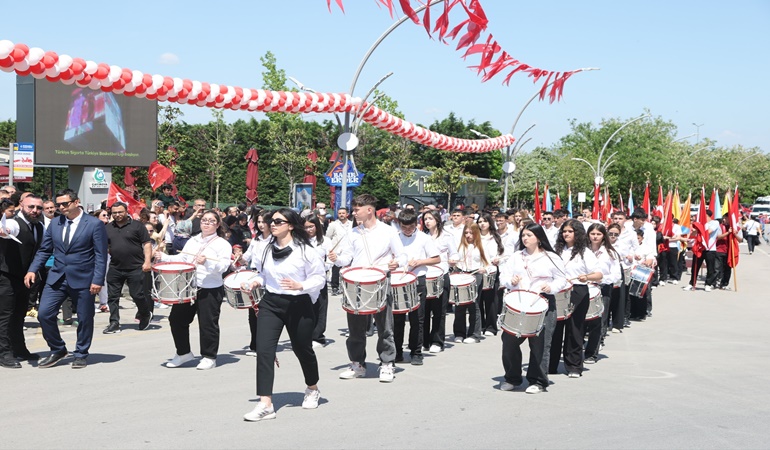 Çayırova’da gençlerin gösterileri büyük alkış aldı