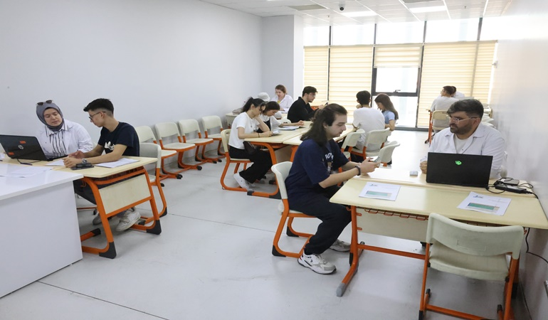 Cayırova’da Gençlik Merkezi’nde sınava hazırlanan öğrenciler üniversiteyi kazandılar