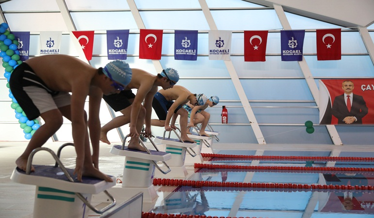 Çayırova’da havuz iftardan sonra iki gün ücretsiz 