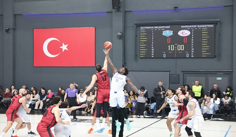 Çayırova’da nefes kesen mücadele! Son saniye basketi ile gelen liderlik 