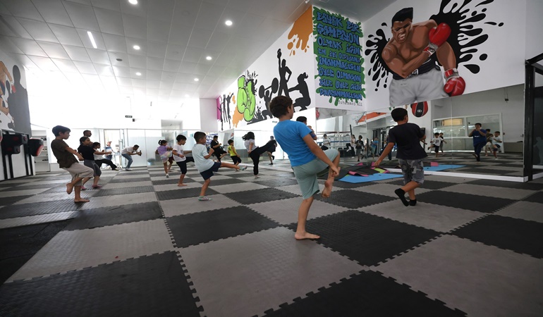 Çayırova’daki Yaz spor okullarında eğitimlere devam 