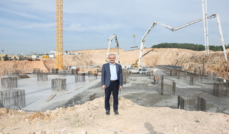 Çayırova Devlet Hastanesi inşaatının temel betonu serildi