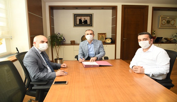 Çayırova Kitap Kahve’de imzalar tamam