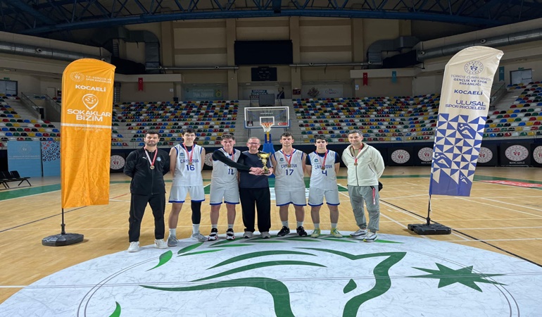 Çayırova’nın genç basketbolcuları şampiyon oldu