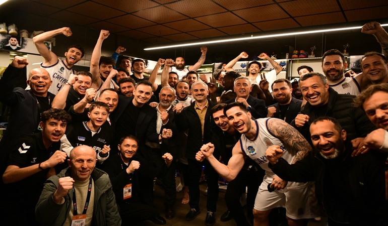 Çayırova’nın uzun adamları şampiyonluk yolunda bir engeli daha aştı