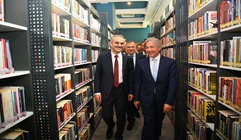 Çayırova'ya 25 bin kitaplı Kitap Kahve