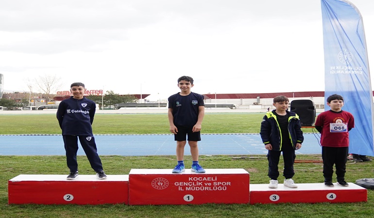 Çayırova’ya atletizmde 2 madalya daha geldi
