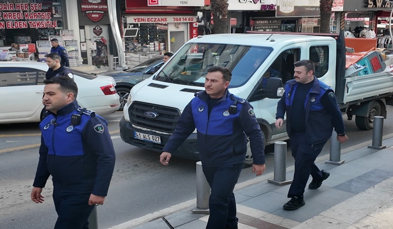 Çayırova zabıtasının kaldırım nöbeti