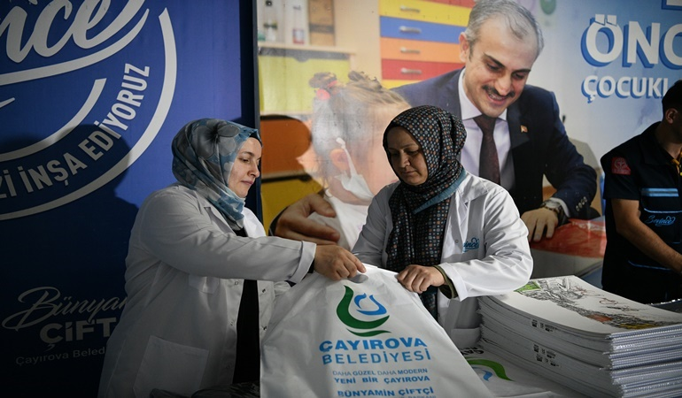 Çayırovalı ihtiyaç sahibi öğrencilere kırtasiye desteği
