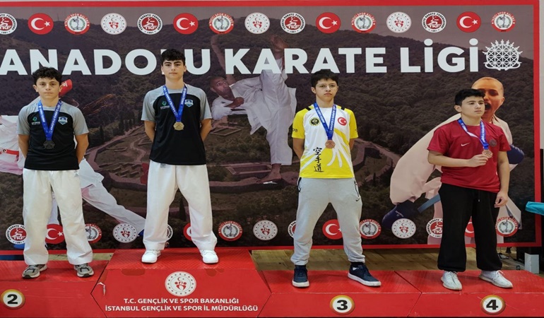 Çayırovalı karateciler madalyaları topladı