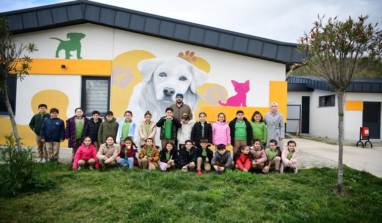 Çayırovalı minikler can dostlarla tanıştı