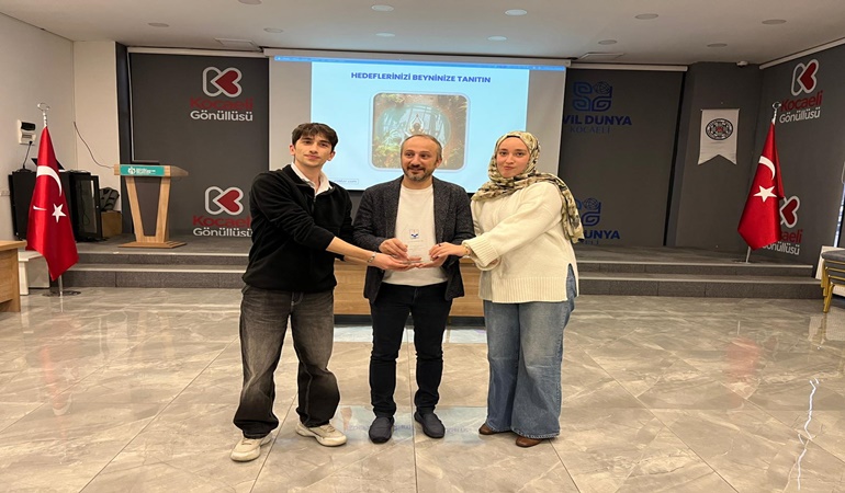Celal Bayraktar’dan öğrencilere çarpıcı uyarı!