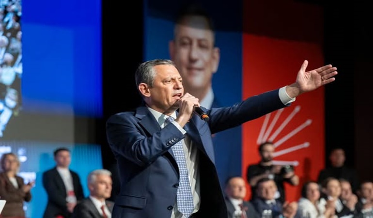 CHP'de kurultay için imza işlemi tamam
