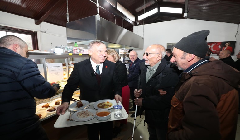 CHP Genel Başkan Yardımcısı Zeybek’ten İzmit Kent Lokantasına ziyaret 