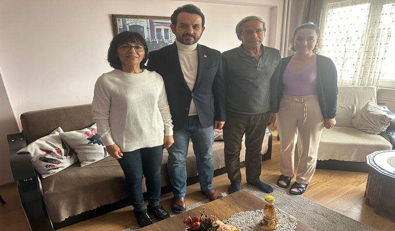 CHP İzmit’ten emekli öğretmenlere ziyaret