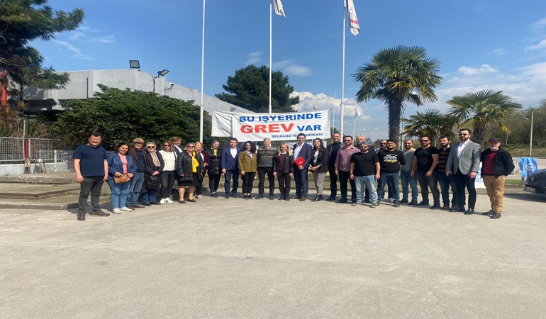 CHP’li milletvekili aday adaylarından grevdeki Kartonsan işçilerine ziyaret