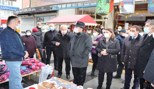 CHP’liler vekillerle sokağa çıkıp esnafı dinledi