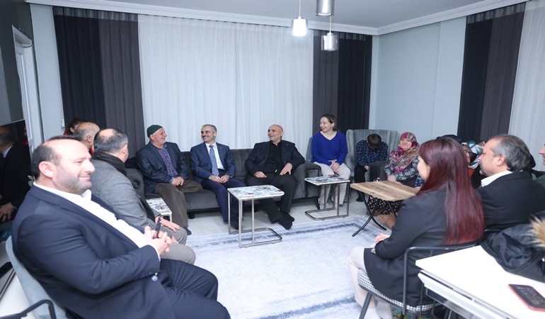 Çiftçi, Çayırovalıların evlerine misafir oluyor