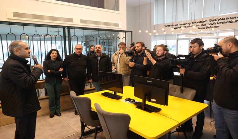 Çiftçi'den gazetecilerle proje gezisi