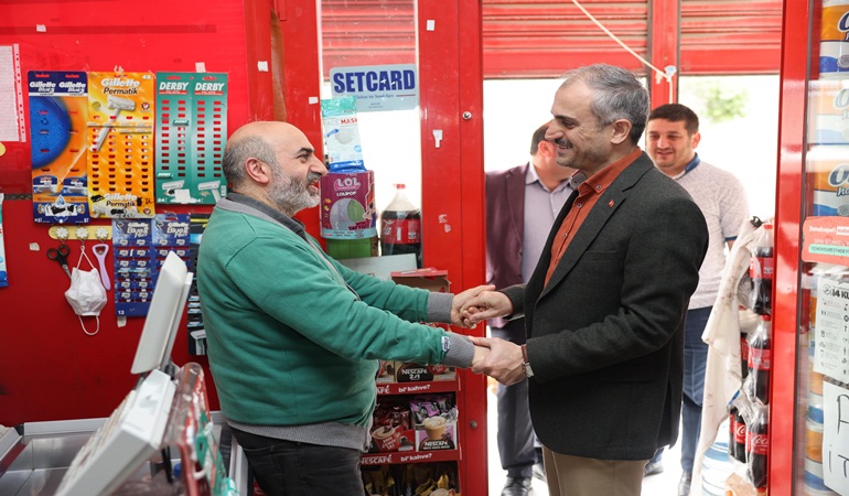 Çiftçi, esnafları ziyaret ediyor