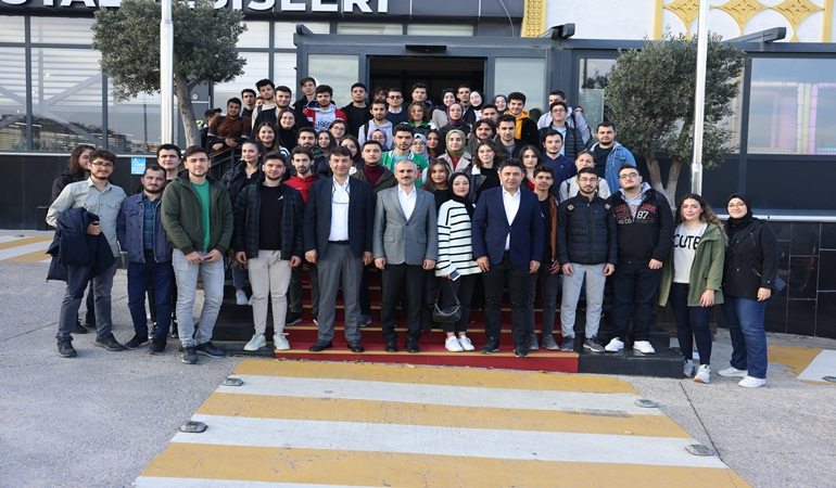 Çiftçi, üniversite öğrencileriyle buluştu