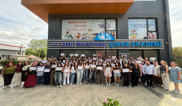 Çınar Akademi’de sınav öğrencisi öğrencilere moral dopingi!