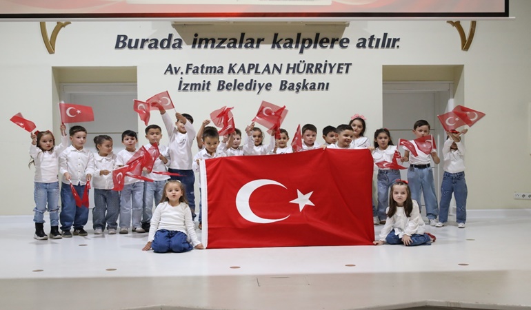 Çınar Çocuk Evleri miniklerinin gösterisi büyük beğeni topladı