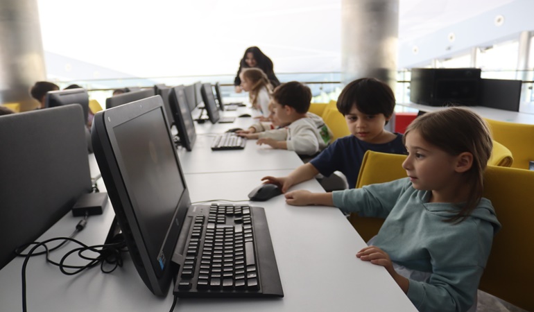 Çınar Çocuk Evleri öğrencileri teknolojiyle tanıştı