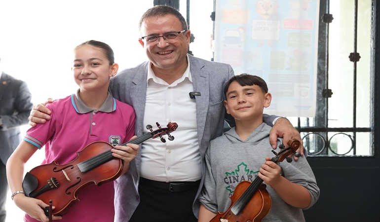 Çınarlı Ortaokulu’nda Başkan Gökçe’yi umutlandıran sergi!