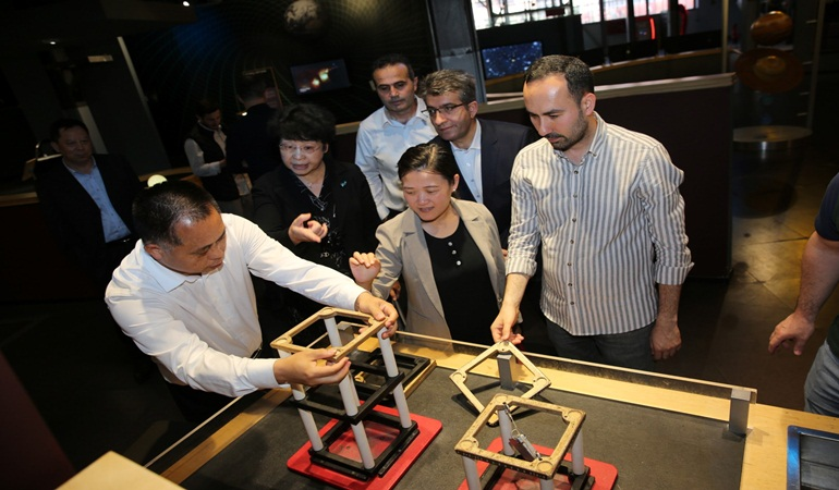 Çinli heyet, deprem çalışmaları için Kocaeli’ye geldi