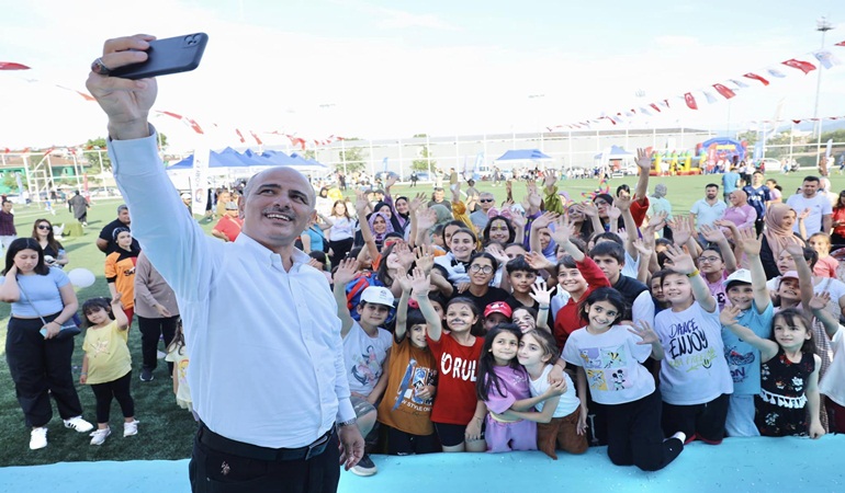 Çocuklar Bahar Şenliği ile doyasıya eğlendi