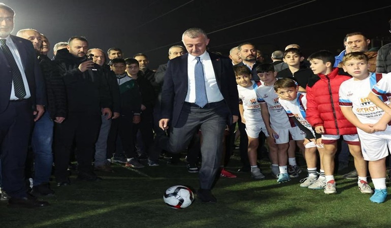 Çocuklar kaleye geçti, Başkan penaltı attı!