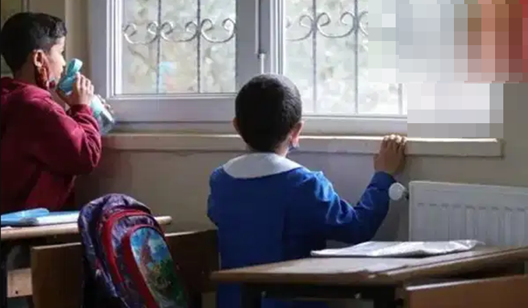 Çocuklar okul sıraları yerine çocuk işçiliğine ve açlığa mahkum ediliyor