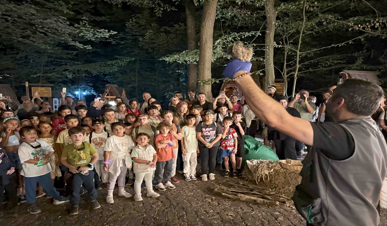 Çocuklar Ormanya’da gece yürüdü