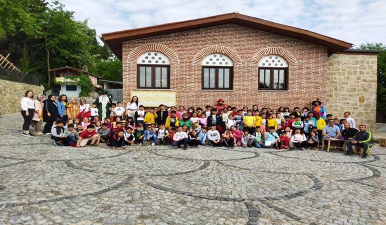 Çocuklar tarihi ve geleneksel sanatları eğlenerek öğreniyor