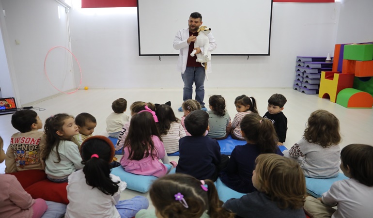 Çocuklara hayvan sevgisini aşıladılar