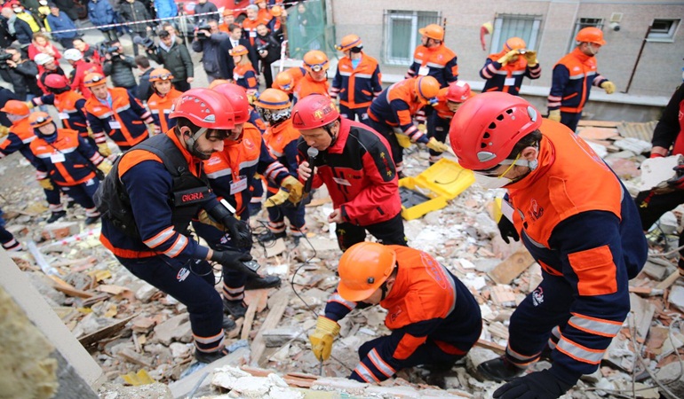 Çoğu ölmüş gitmenize gerek yok denilen Samandağ'da 350 insan enkazdan sağ çıkarıldı