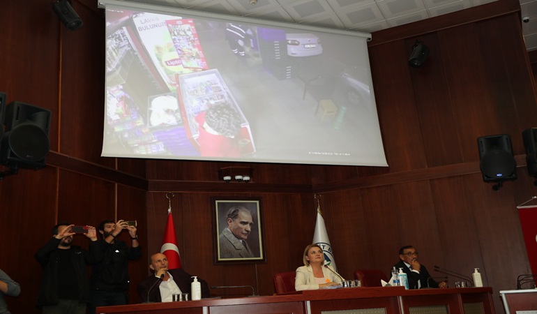 Çöpleri yerlere saçan temizlik görevlisi bile AKP’lileri utandırmadı