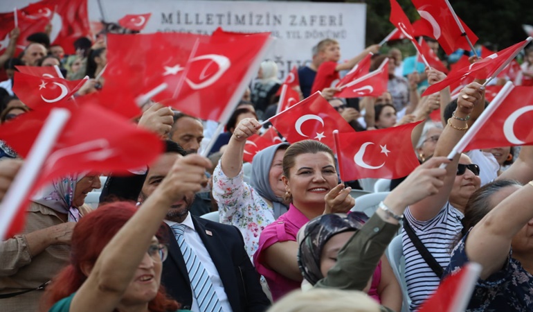 Coşku Belsa Meydanında doruğa çıktı 